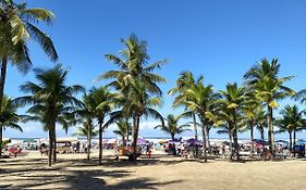 Apartamento na Ocian Mirim Wi-Fi Ar Condicionado Ambiente Familiar Ótima Localização 100 metros da praia